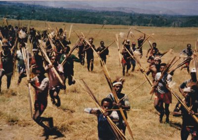 Irian Jaya 1995, Kriegsspiele in Muliama beim Perang-Perangan
