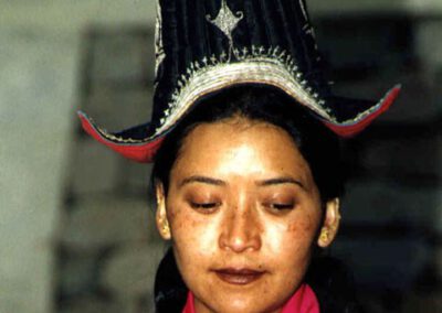Ladakh, Tänzerin mit Zylinder