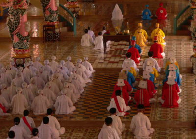 Vietnam 2005, Cao Dai Tempel mit Gläubigen