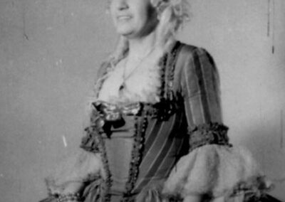 Julia Prosel als Gräfin im "Figaro"
