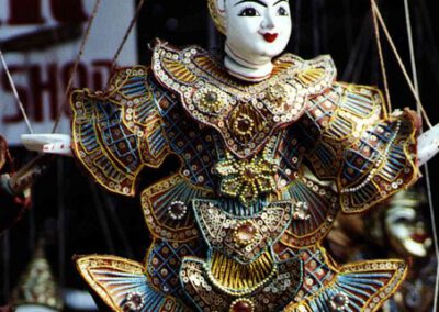 Burma 2001-2002, Marionette