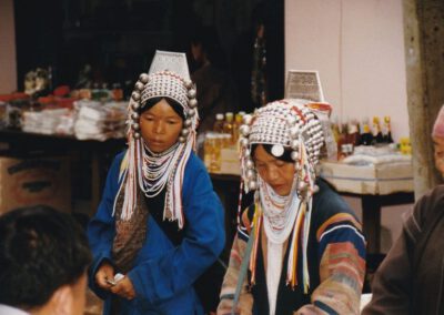Thailand 1998, zwei Akha-Frauen in Mae Salong