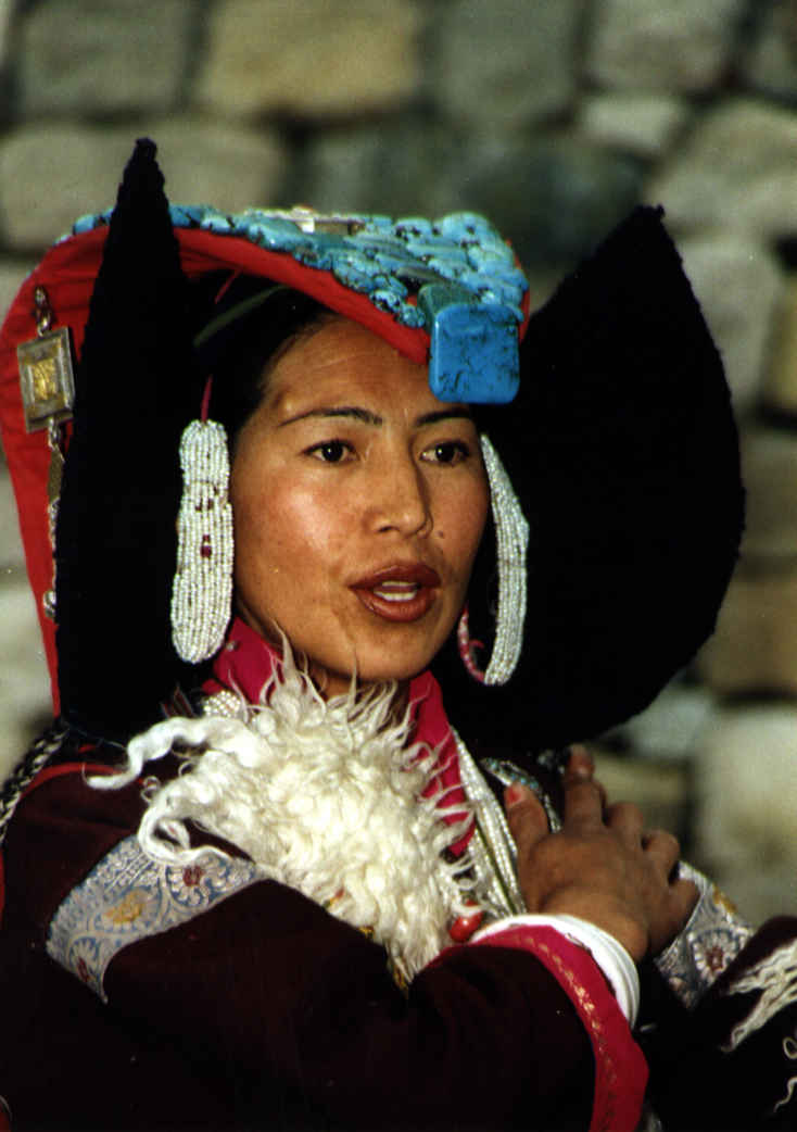 Ladakh, Tänzerin mit Perak
