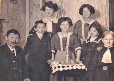 Familie Schmitt, 1912, Vater Andreas, Karl, Lina, Lisi, Marie, Anni, Mutter Barbara