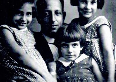 Theo Prosel mit seinen Töchtern Trude, Resi, Dorli