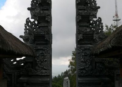 Bali 2006, Penulisan, Tempel