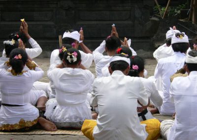 Bali 2006, Gläubige im Tempel Ulun Danu Batur