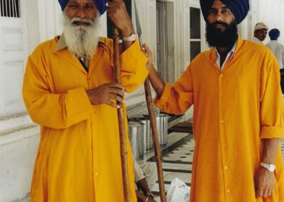 Ladakh 2003, weiterreise nach Amritsar, zwei Wächter im Golden Temple