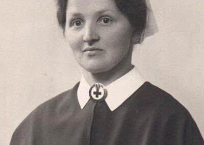 Anni Schmitt, "Schwester Hilde", Schwester von Lina