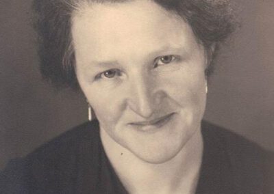 Marie Schmitt, verh. Summer, 1944, Schwester von Lina